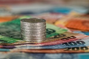 Comprar moeda estrangeira: o passo a passo para economizar