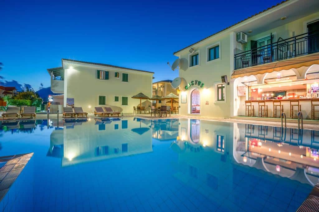 hotés com piscina em Zakynthos
