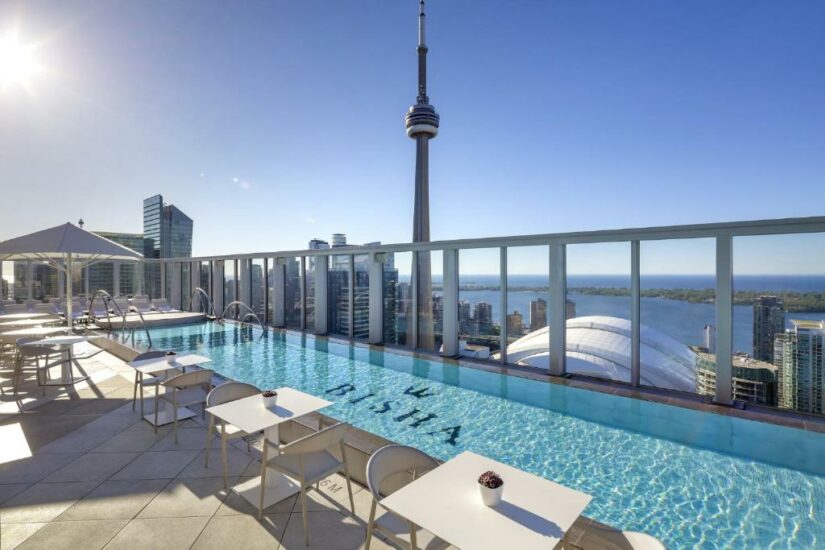 hotéis com piscina em Toronto
