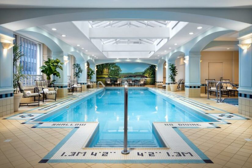 hotel com piscina aquecida em Toronto
