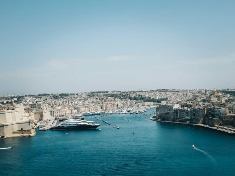 quanto custa o aluguel de carro em Valletta