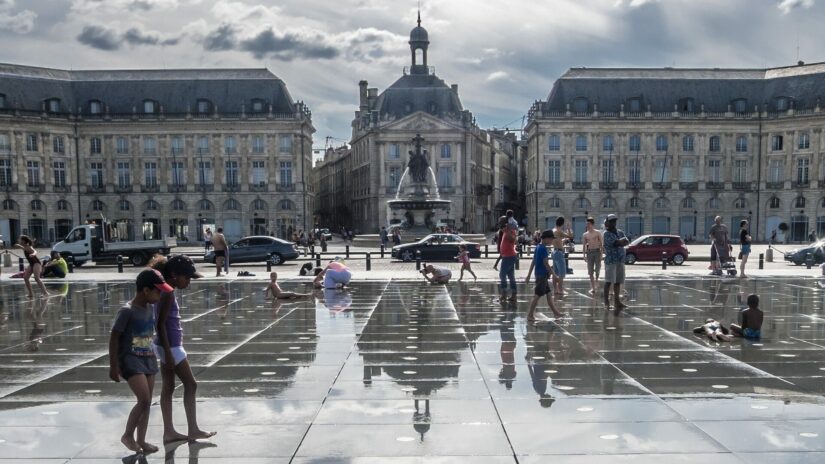 Qual é o valor de uma diária de aluguel de carro em Bordeaux?