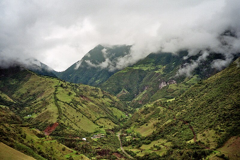 cidades para visitar de carro no Equador