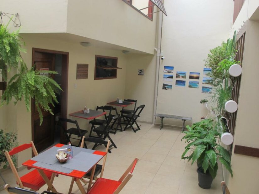 hostel em arraial do cabo com café incluso