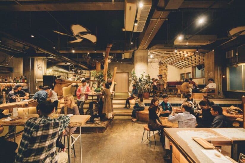 hostel em tokyo com bar