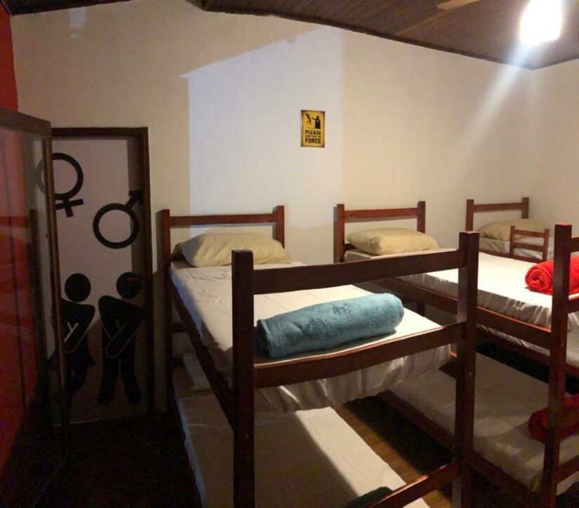 hostel no guarujá com quarto duplo