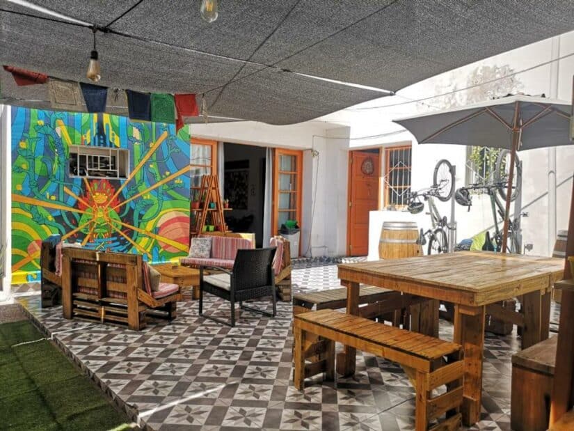 hostel em santiago com lounge