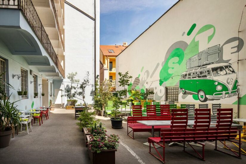 hostels em praga com área de lazer